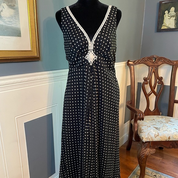 jonathan martin Dresses & Skirts - Black w/white polka dots sleeveless dress, Jonathan Martin, size 10, polyester